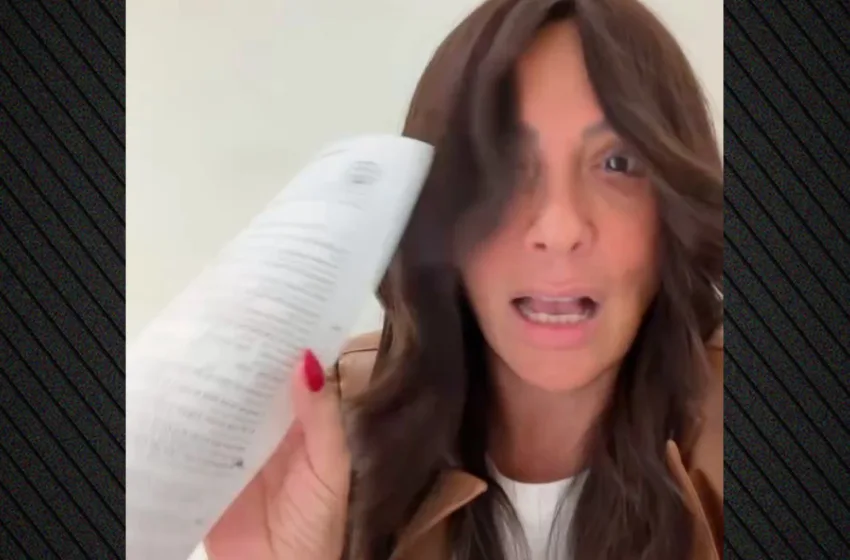  Απαγορεύτηκε η είσοδος στην Ελλάδα σε Τουρκοκύπρια που είχε τραγουδήσει εμβατήριο για την καταστροφή της Σμύρνης (vid)