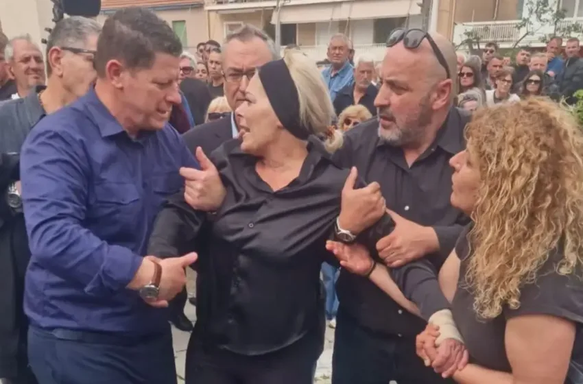  Κεφαλονιά: Θρήνος στην κηδεία της 19χρονης- Τραγική φιγούρα η μητέρα της (vid)