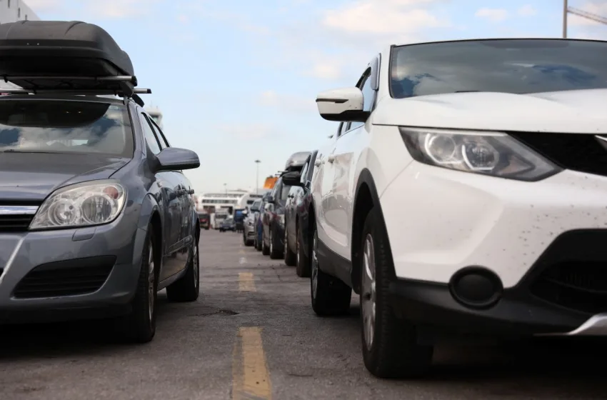  Κορυφώθηκε η έξοδος των εκδρομέων- 320.000 οχήματα έφυγαν σε δύο μέρες-100% πληρότητα σε ΚΤΕΛ, πλοία