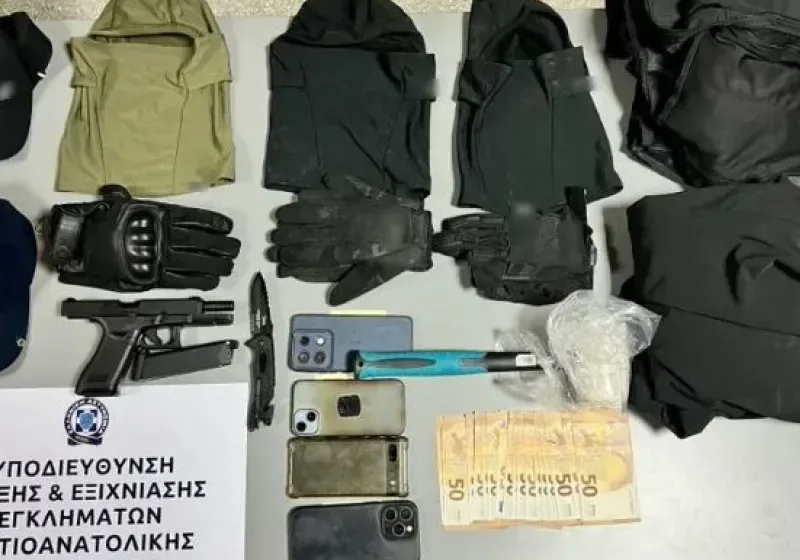  Γλυφάδα: Με σφυρί, μαχαίρι και αεροβόλο επιτέθηκαν σε αστυνομικούς-Τρεις συλλήψεις