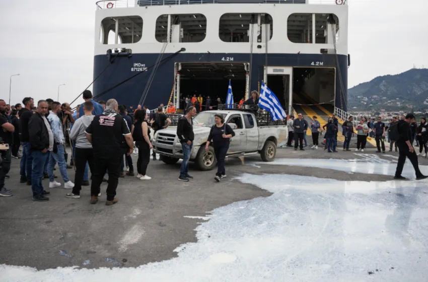  Μυτιλήνη: Κτηνοτρόφοι μπλόκαραν την επιβίβαση 700 επιβατών στο Νήσος Σάμος