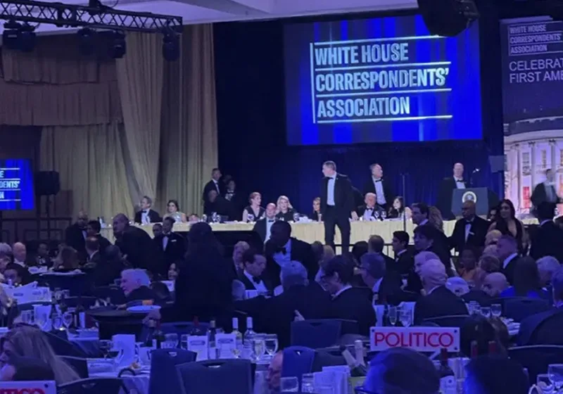  Ανταποκριτής του Guardian περιγράφει τον τρόμο στο δείπνο του Λευκού Οίκου