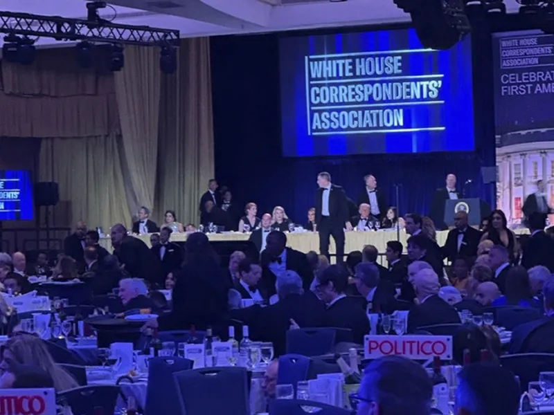 leukos oikos pyrovolismoi epithesi