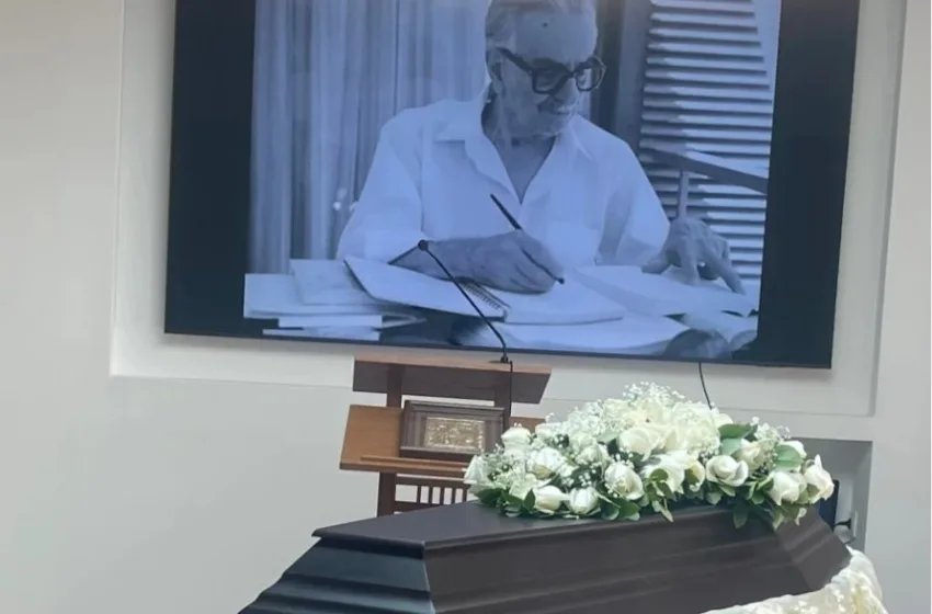  Στέφανος Ληναίος: Με Χατζηδάκι, Θεοδωράκη το “ύστατο χαίρε” στο Αποτεφρωτήριο Ριτσώνας