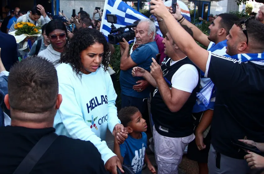  Η επική ατάκα Αντετοκούνμπο για το συμβόλαιό του- Τα παντελόνια και η Μαράια