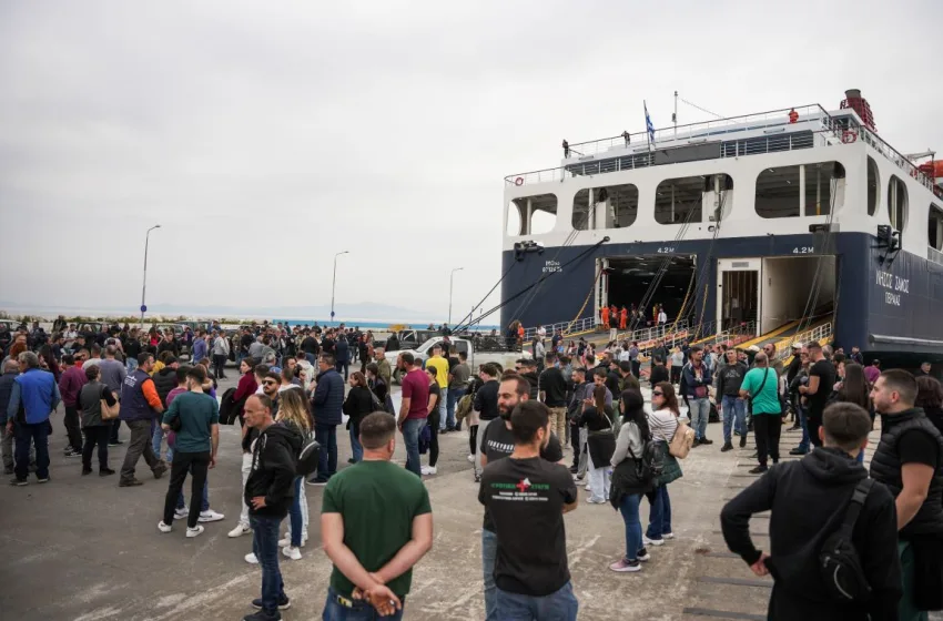  Μπλόκο κτηνοτρόφων στο λιμάνι της Μυτιλήνης – Κλιμακώνονται οι κινητοποιήσεις