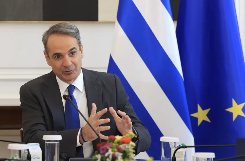  Μαξίμου: Στροφή σε “θετική ατζέντα”  απέναντι στην κριτική για υποκλοπές και το γαλάζιο “αντάρτικο”