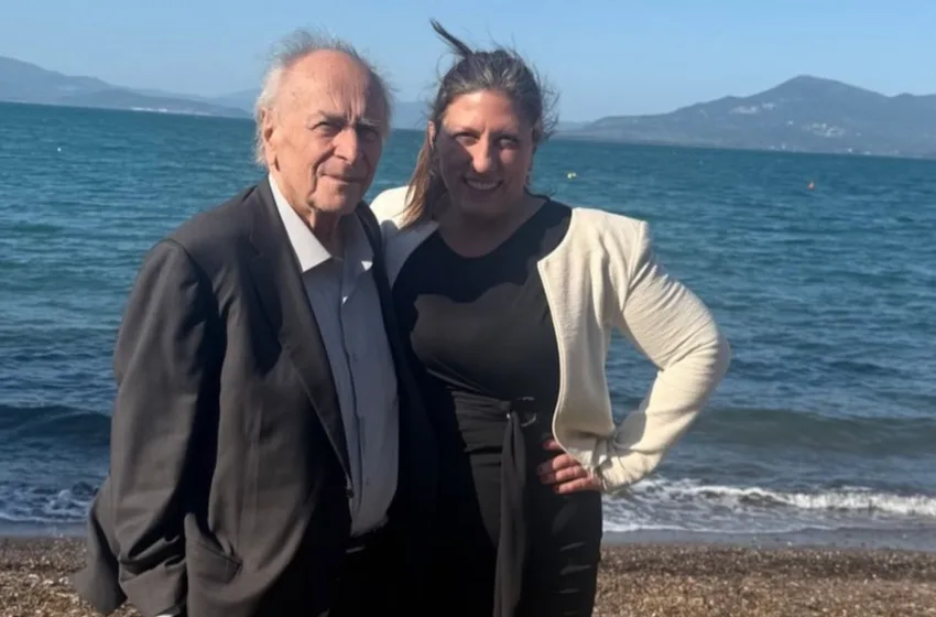  Ζωή και Νίκος Κωνσταντόπουλος σε φωτογραφία δίπλα στη θάλασσα- “Το καλό θα νικήσει”