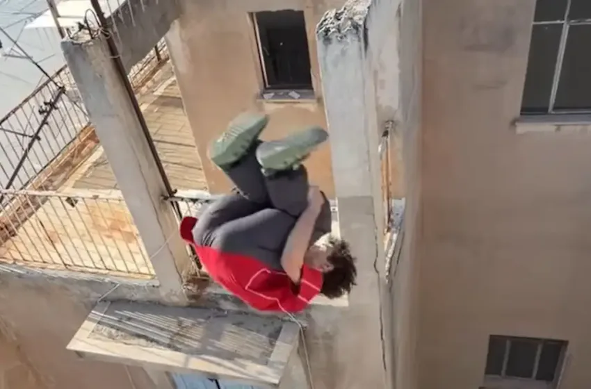  Viral ο Γάλλος αθλητής του παρκούρ με άλματα που κόβουν την ανάσα στις ταράτσες της Αθήνας