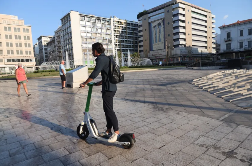  “Βροχή” τα πρόστιμα για κράνος σε οδηγούς με ηλεκτρικά πατίνια-Τι έδειξαν οι έλεγχοι για αλκοτέστ