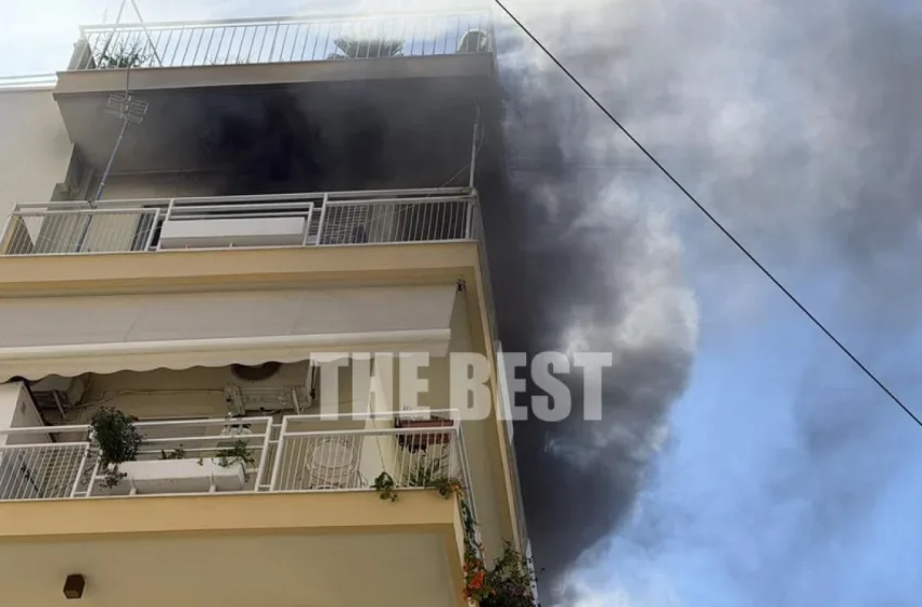  Τραγωδία στην Πάτρα: Νεκρή γυναίκα που εγκλωβίστηκε από φωτιά σε διαμέρισμα (vid)