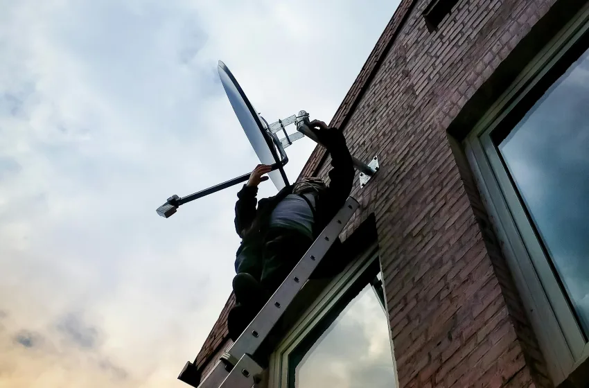  Ιράν: Δύο ξένοι υπήκοοι  συνελήφθησαν για εισαγωγή εξοπλισμών Starlink