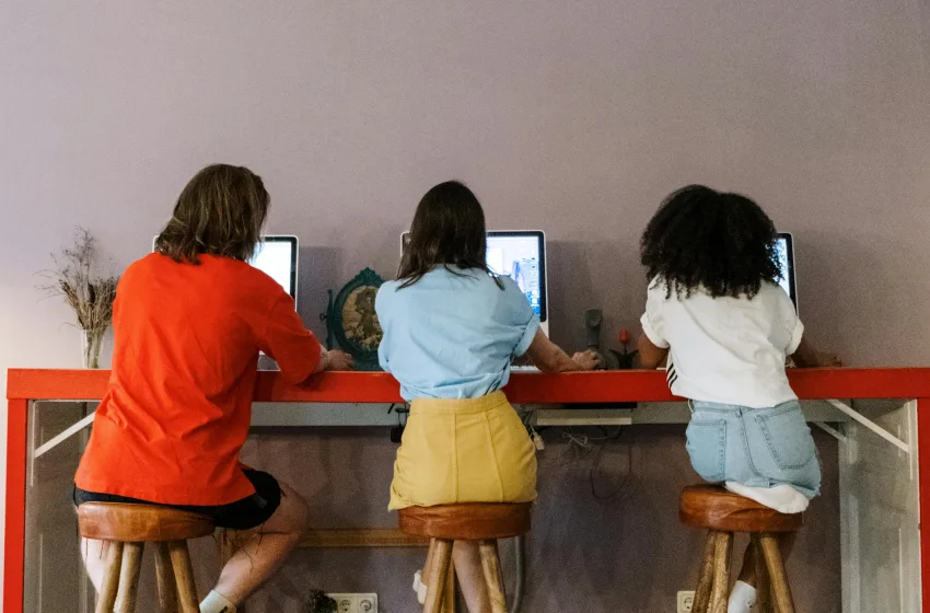  H… “επανάσταση” της Gen Z- Πώς σαμποτάρει την Τεχνητή Νοημοσύνη στους χώρους εργασίας