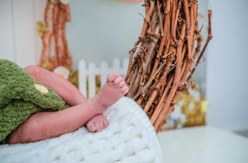  Θεσσαλονίκη: Δίωξη για εμπορία ανθρώπων σε 48χρονο δικηγόρο και 20χρονη για υπόθεση με νεογνό