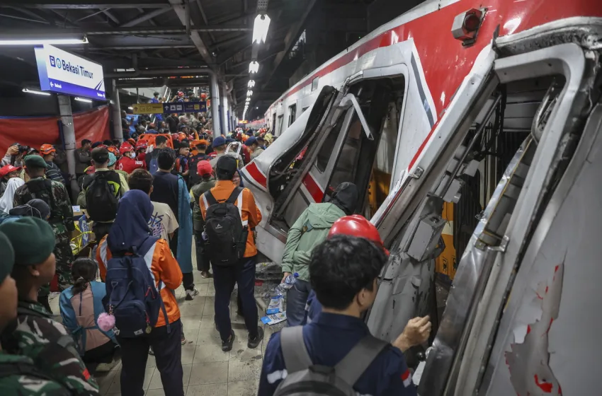  Τζακάρτα: Τρομακτικές εικόνες, βίντεο, μαρτυρίες από τη σιδηροδρομική τραγωδία με τη σύγκρουση δύο επιβατικών συρμών