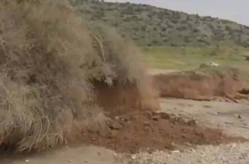  Σοκ στην Βάρκιζα: Πατέρας και γιος καταπλακώθηκαν από χώματα (vid)