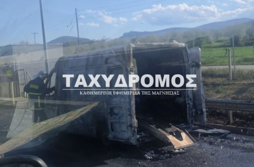  Βόλος: Ασθενοφόρο πήρε φωτιά κατά τη διάρκεια της μεταφοράς- Ήταν μέσα 12χρονος