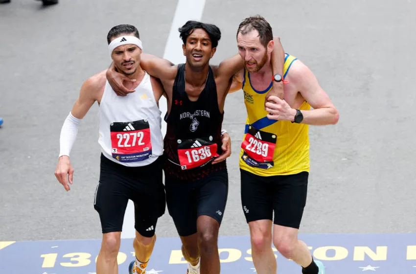  Μαραθώνιος Βοστώνης: Δρομείς πήραν αγκαλιά συναθλητή τους για να τερματίσει (vid)