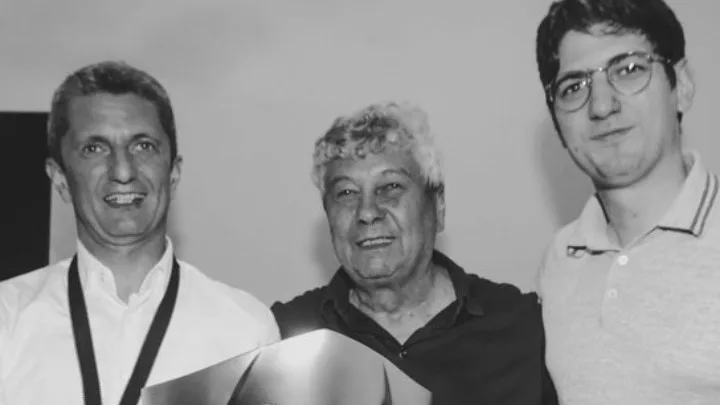 w07 214353HFUqD3Oa8AAcqz