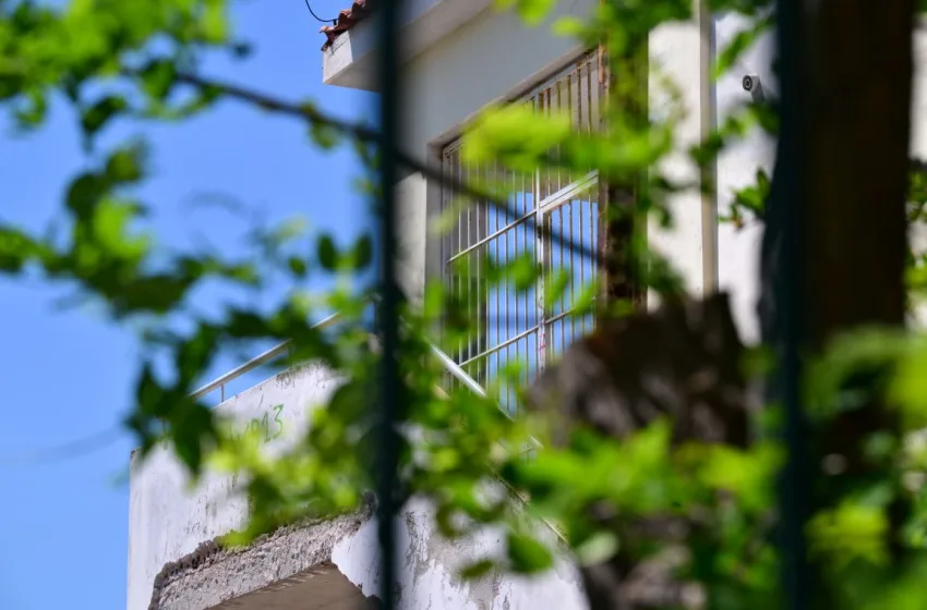  Χαϊδάρι:”Έπεσε με το κεφάλι”, λέει η διευθύντρια του σχολείου για τη 13χρονη-Σε σοκ οι μαθητές