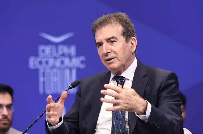  Χρυσοχοΐδης: Έως 120 καταγγελίες ενδοοικογενειακής βίας ημερησίως