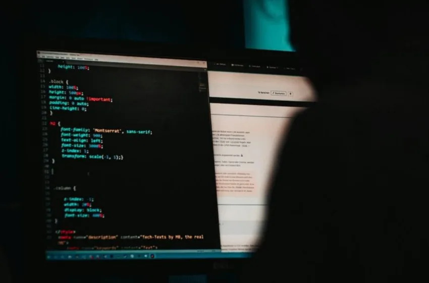  Reuters: Χάκερς που συνδέονται με τη Ρωσία παραβίασαν λογαριασμούς email του ΓΕΕΘΑ