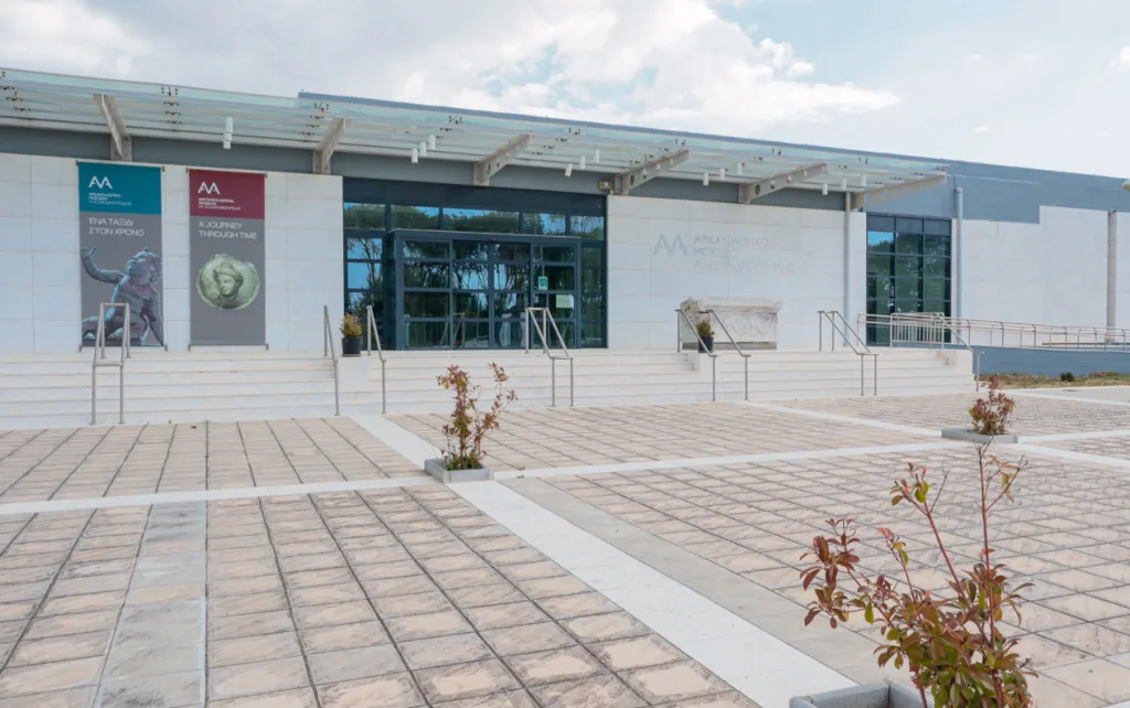 ΥΠΠΟ: Πιστοποιούνται τα Αρχαιολογικά Μουσεία Αβδήρων και Αλεξανδρούπολης (photos) 7 Αρχαιολογικό Μουσείο Αλεξανδρούπολης εξωτερικά 1