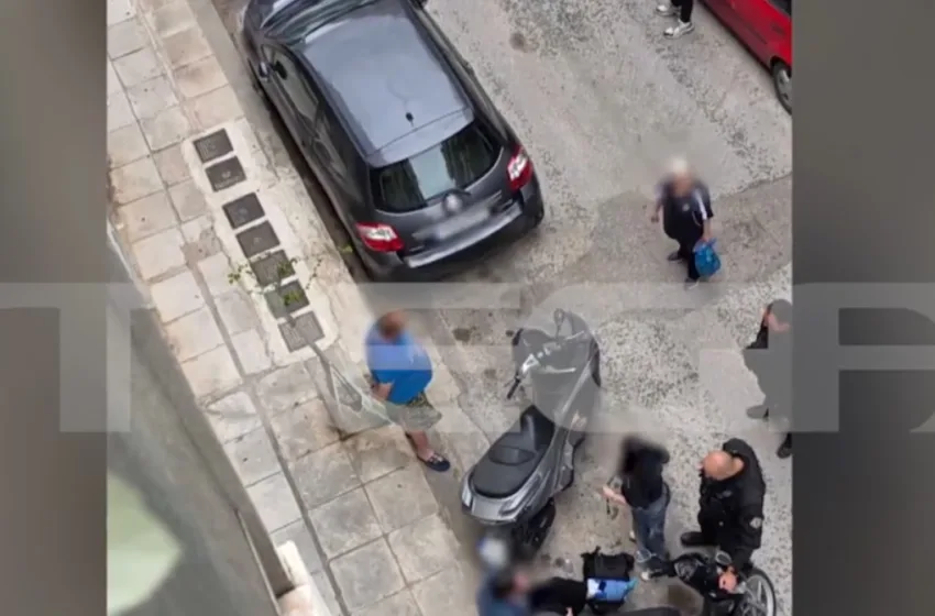  Παγκράτι: Η οδηγός περιγράφει την άγρια επίθεση που δέχτηκε- “Άρχισε να με κλωτσάει” (vid)