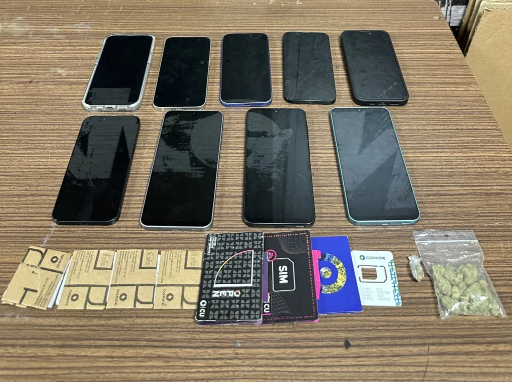 φωτο κινητα και κάνναβη Ψυχιατρείο Φυλακών Κορυδαλλού 1