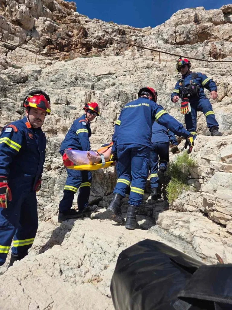 Καρέ καρέ η επιχείρηση διάσωσης 49χρονης τουρίστριας στη Ζάκυνθο 10 2d5687ac 86ef 4c48 a3e4 b2272188407c