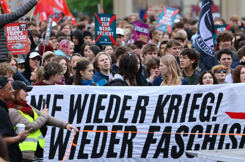 Γερμανία: Χιλιάδες μαθητές διαδηλώνουν κατά της στρατιωτικής θητείας