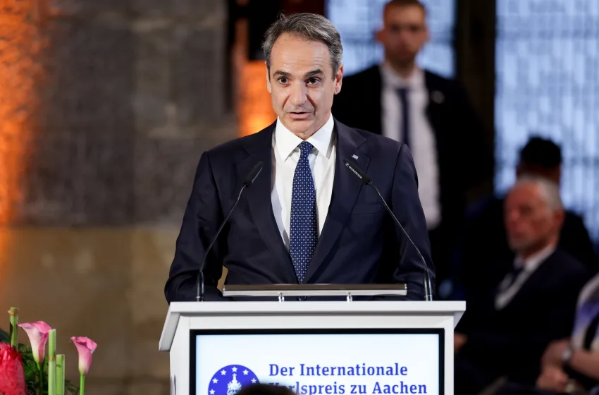  Ο Μητσοτάκης  τίμησε τον Ντράγκι στο Άαχεν στην τελετή απονομής του βραβείου Καρλομάγνου