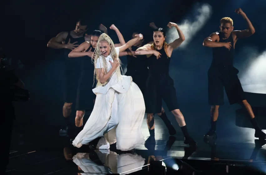  Eurovision 2026 – Γαλλία: “Έκλεψε” την παράσταση η 17χρονη Monroe στον τελικό (vid)