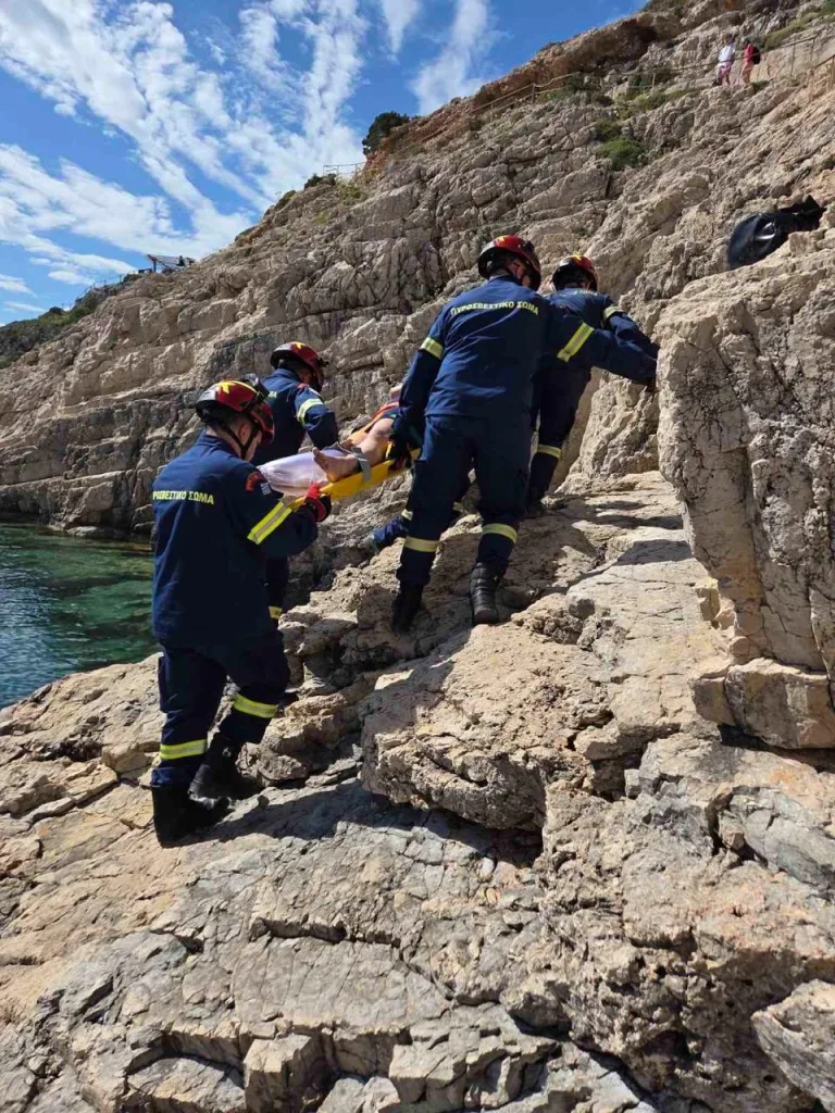 Καρέ καρέ η επιχείρηση διάσωσης 49χρονης τουρίστριας στη Ζάκυνθο 13 5308b302 85a8 47bb a14f 7105fab07a39