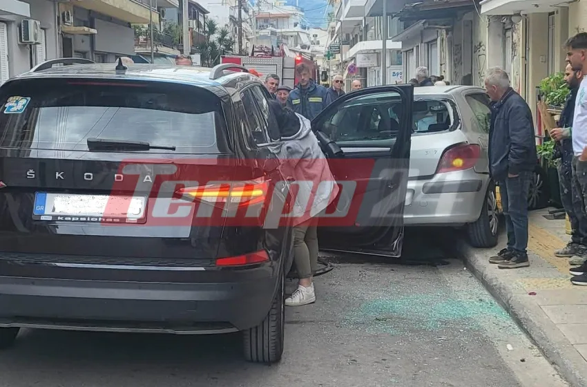  Πάτρα: SUV έπεσε σε σταθμευμένο όχημα το ανέβασε στο πεζοδρόμιο και χτύπησε πεζή (εικόνες)