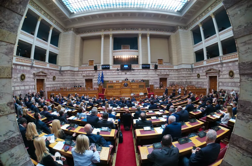  ΚΟ της ΝΔ: Μηνύματα ενότητας, αιχμές και “καρφιά” στους διαφωνούντες