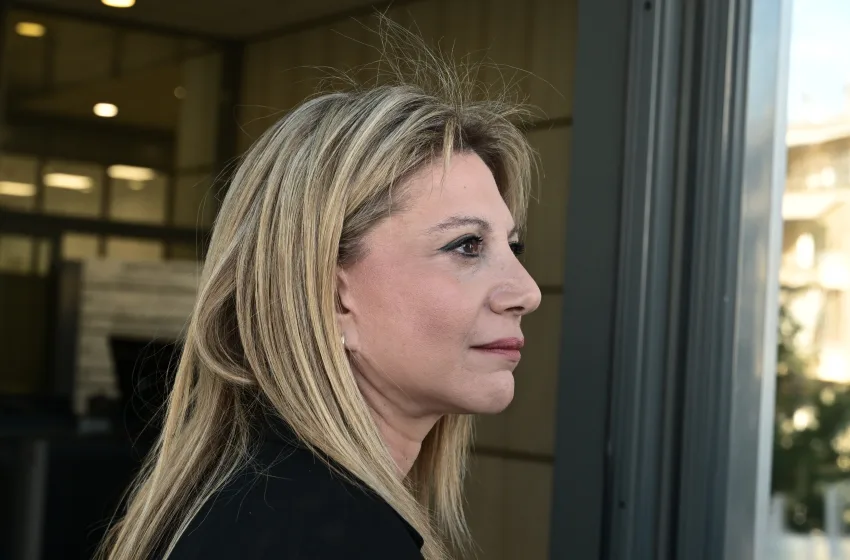  Το ετερόκλητο μωσαϊκό της Μαρίας Καρυστιανού: Τα πρόσωπα του στενού κύκλου