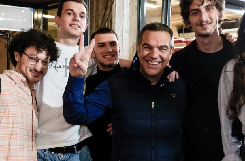  Τσίπρας στους νέους: Σας περιμένω την επόμενη Τρίτη (26/05) στην πλατεία Θησείου, στις 20.00