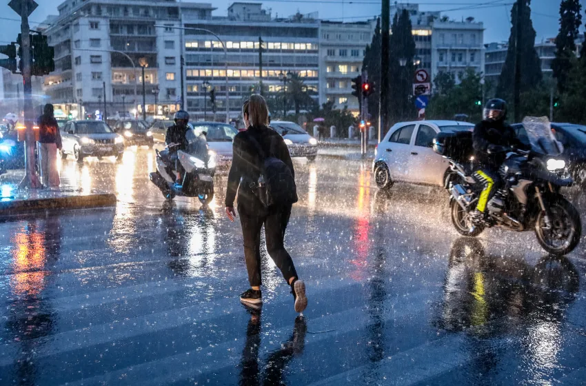  Ξαφνική καταιγίδα στο κέντρο της Αθήνας (εικόνες)