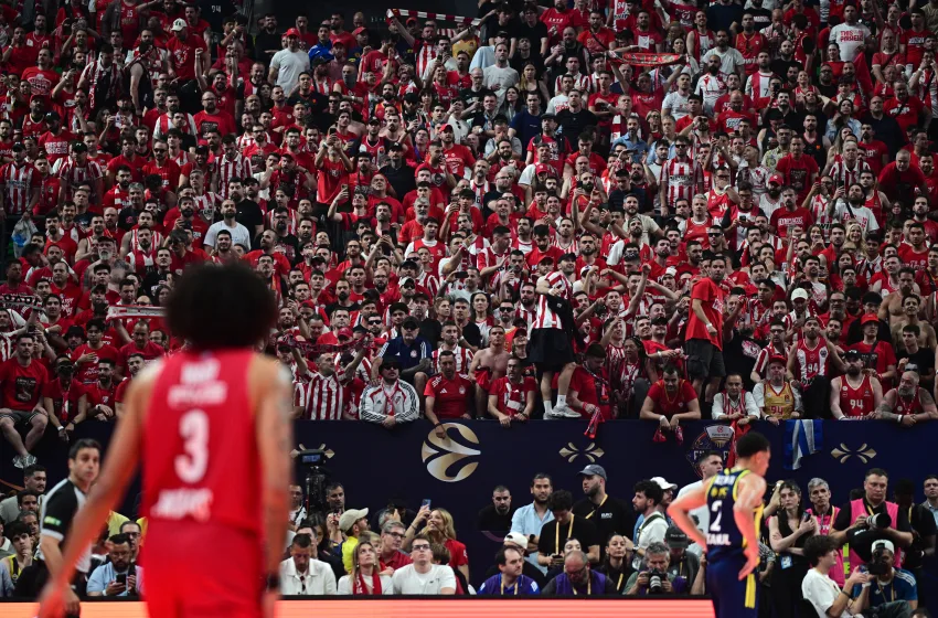  Στον τελικό του Final 4 ο Ολυμπιακός, συνέτριψε τη Φενέρ-Κόκκινο πάρτι σε όλο τον αγώνα