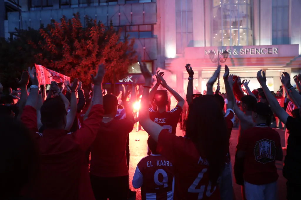 Final Four: Ξέφρενοι πανηγυρισμοί στον Πειραιά μετά την πρόκριση του Ολυμπιακού (vid) 13 6980165