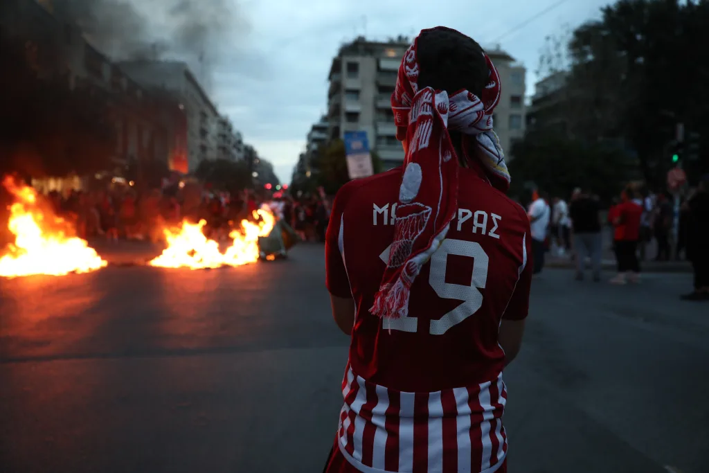 Final Four: Ξέφρενοι πανηγυρισμοί στον Πειραιά μετά την πρόκριση του Ολυμπιακού (vid) 16 6980174