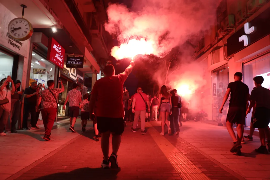 Final Four: Ξέφρενοι πανηγυρισμοί στον Πειραιά μετά την πρόκριση του Ολυμπιακού (vid) 11 6980187