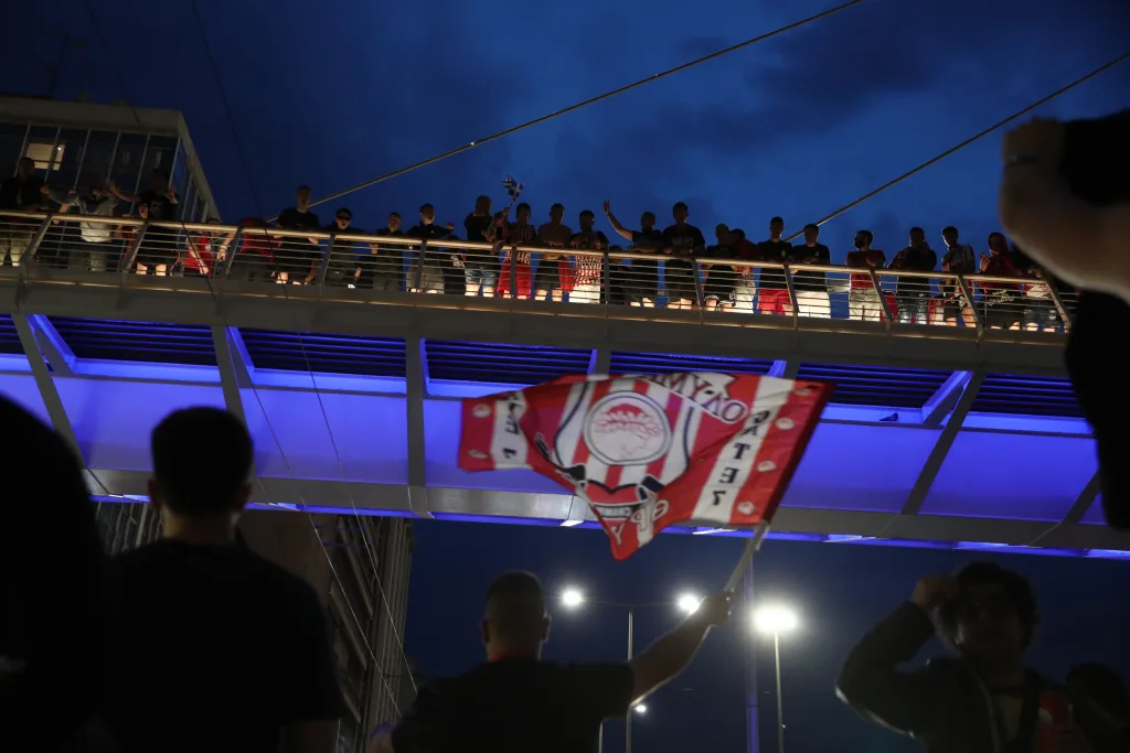 Final Four: Ξέφρενοι πανηγυρισμοί στον Πειραιά μετά την πρόκριση του Ολυμπιακού (vid) 10 6980196