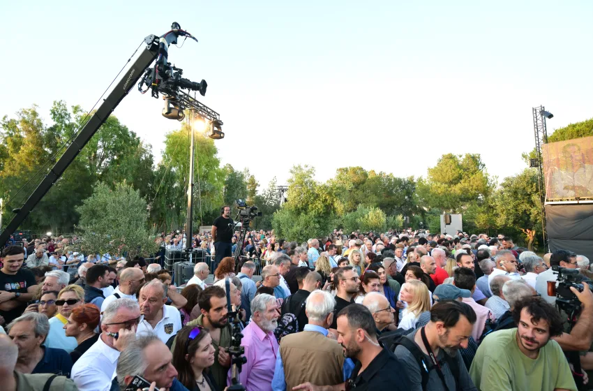  Γεμάτο το Θησείο, εν αναμονή των ανακοινώσεων του Αλέξη Τσίπρα