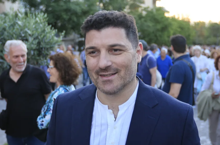  Τεμπονέρας για ΕΛΑΣ: Ήταν η μεγαλύτερη κομματική συγκέντρωση των τελευταίων ετών- Χαρισματική η ηγεσία Τσίπρα