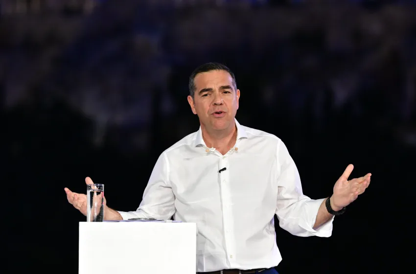  Απρόοπτο στην ομιλία Τσίπρα: Ζαλίστηκε πολίτης, έψαχναν γιατρό