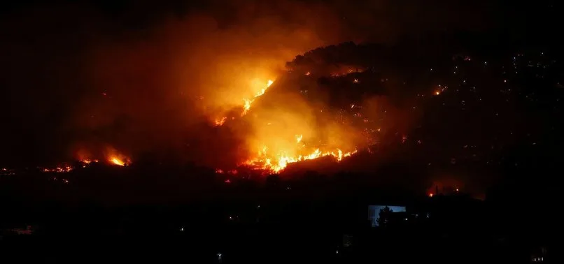 806x378 thousands evacuated as forest fire rages in italys tuscany region 1777633318012