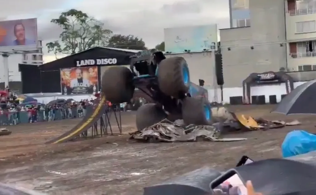 MONSTER TRUCK