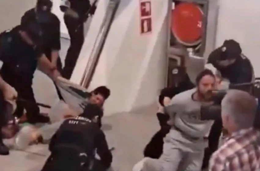  Ισπανία: Άγριος ξυλοδαρμός ακτιβιστών του στολίσκου της Γάζας από αστυνομικούς κατά την επιστροφή τους